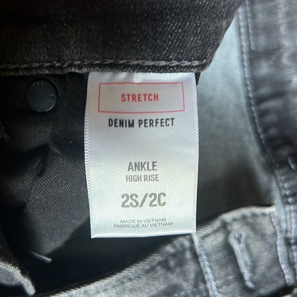 Express high waisted black denim skinny jean - Picture 2 of 3